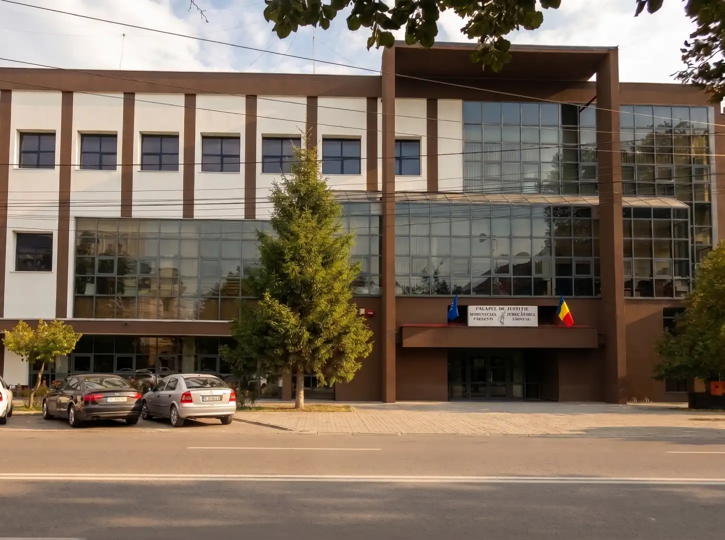 Cladirea Tribunalului Vrancea si Judecatoriei Focsani - Reprezentare juridica directa